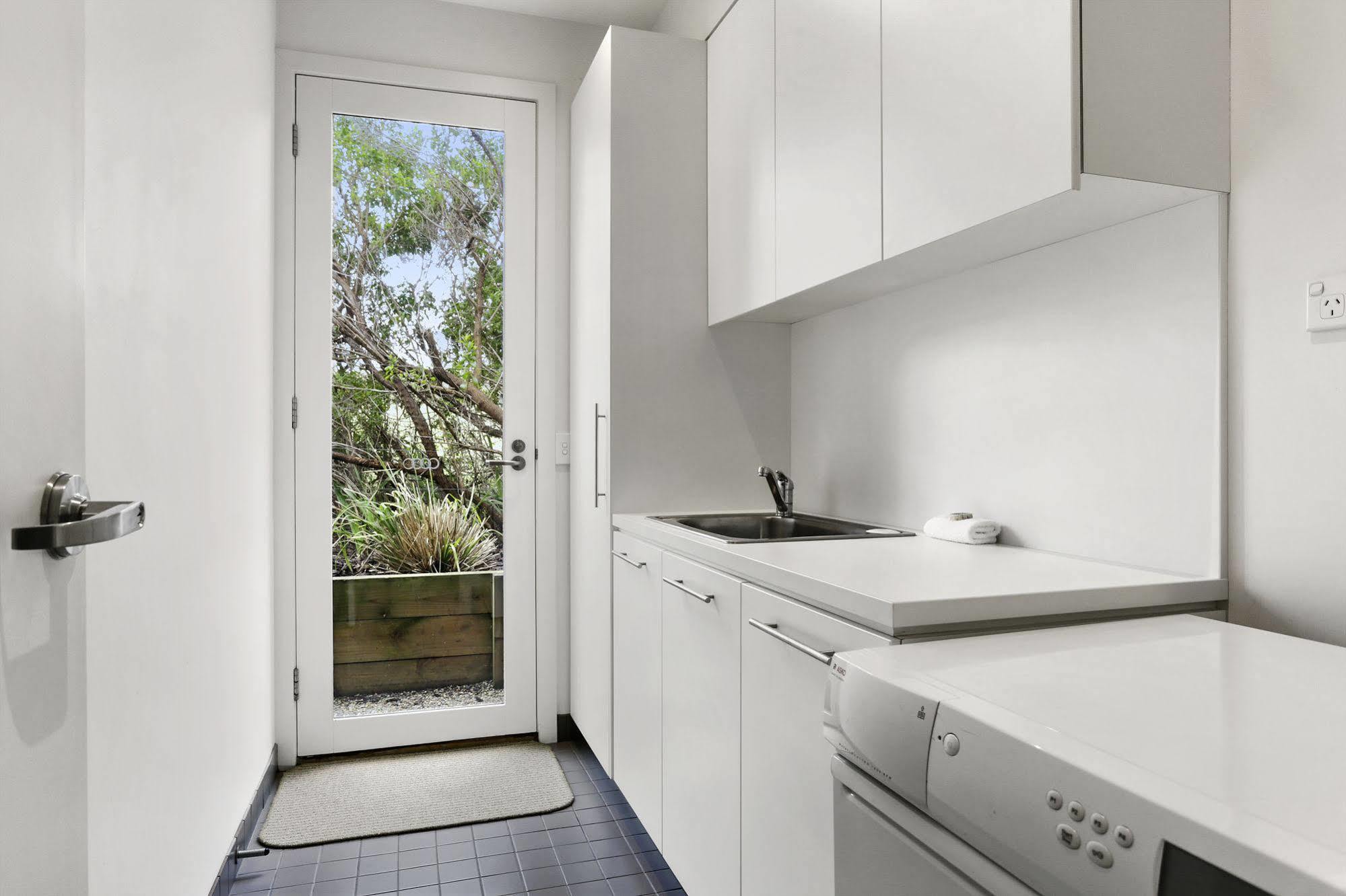 12 Apostles Accommodation Anchors Beach House With Sea Views Port Campbell Eksteriør billede