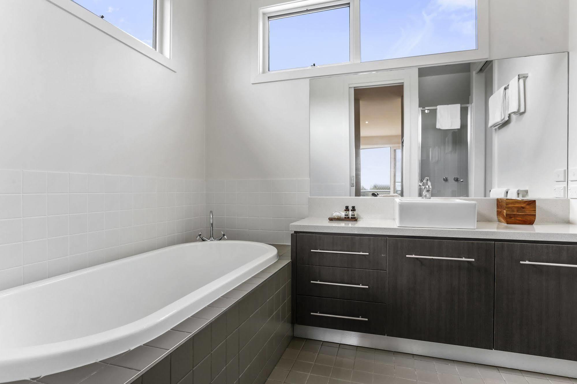 12 Apostles Accommodation Anchors Beach House With Sea Views Port Campbell Eksteriør billede